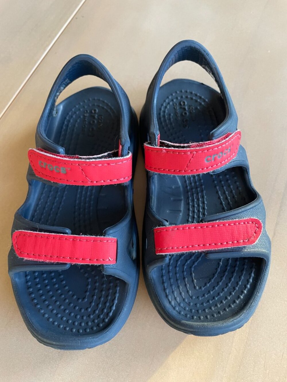 Entire Closet $5! Crocs Toddler Kids Swiftwater Sandals, Blue Red - Size 9 - Picture 2 of 10